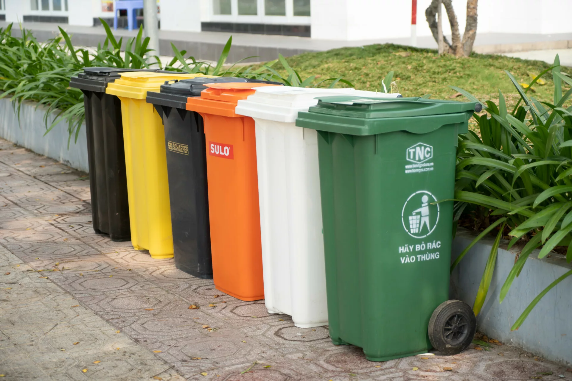 Nhận dạng, phân biệt các loại thùng rác nhựa